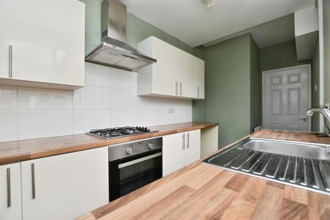 a6ce1665-kitchen 20close.JPG