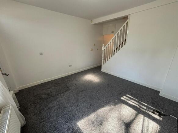 2 bed Terraced to rent Image 5