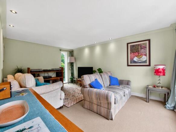 2 bed Apartment for sale Image 2