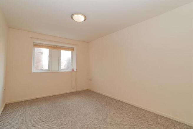 2 bed Apartment for sale Image 6