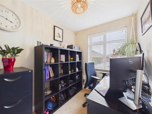 4 bed Detached for sale Image 7