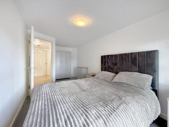 2 bed Apartment for sale Image 10