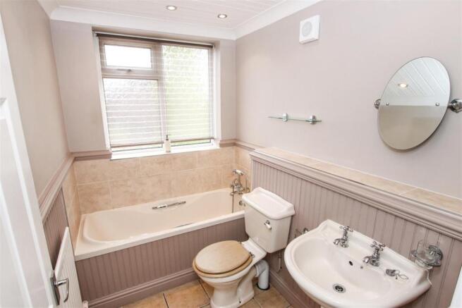 GROUND FLOOR BATHROOM