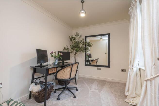 5 bed Detached for sale Image 11