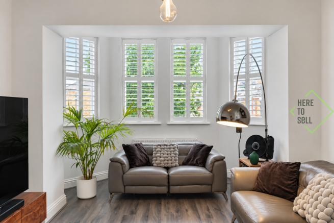 Buchanan Close N21 - Living Room6