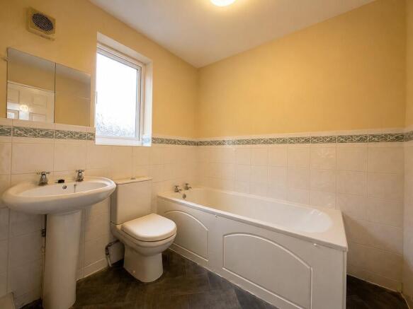 3 bed Semi-Detached to rent Image 9