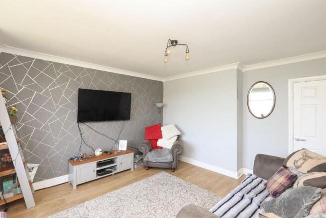 3 bed Semi-Detached for sale Image 6