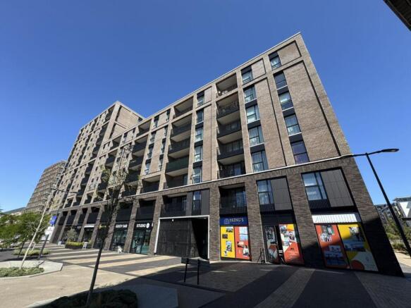 Beautifully Maintained One-Bedroom Riverside Apar