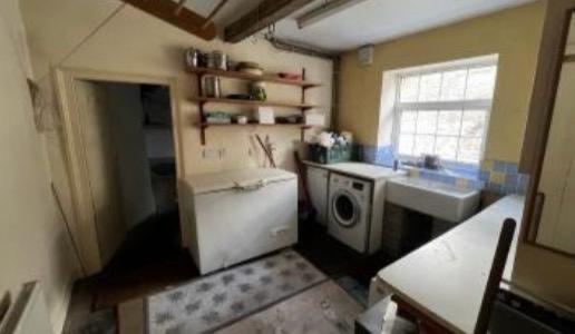 5 bed Semi-Detached for sale Image 7