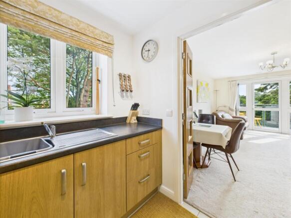 2 bed Retirement Property for sale Image 7