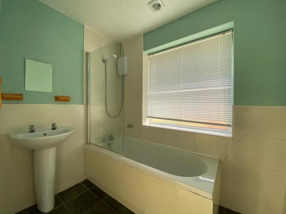 3 bed Semi-Detached to rent Image 7