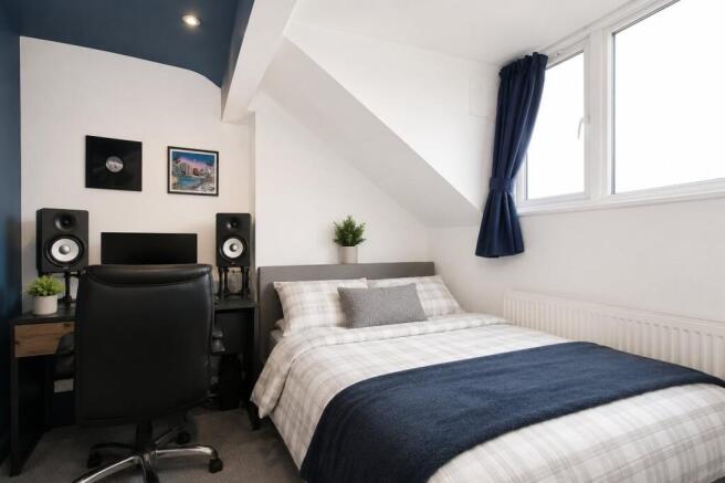4 bed Terraced to rent Image 7