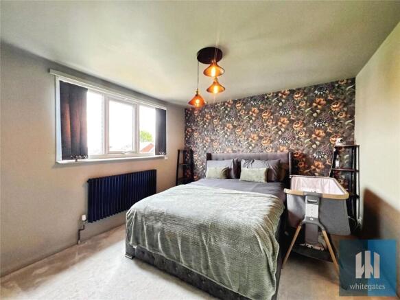 5 bed Detached for sale Image 7