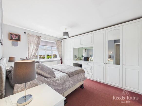 5 bed Detached for sale Image 4