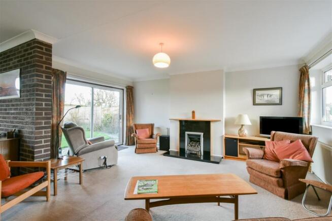lounge 1.JPG