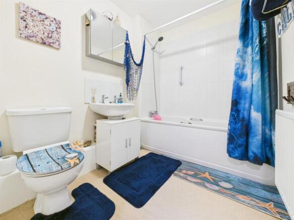 2 bed Flat for sale Image 11