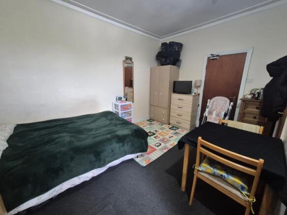 Self Contained Studio Flat to Rent in Palmers Gre