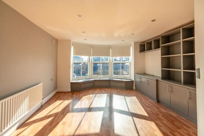 3 bed Town House for sale Image 4