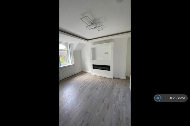 1 bed Flat to rent Image 4