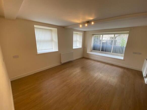 2 bed Flat to rent Image 5