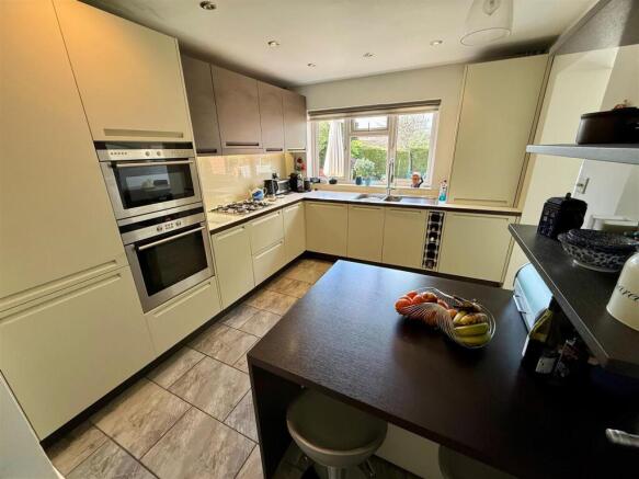 SR3 Kitchen.jpg