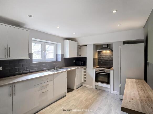 4 bed Terraced to rent Image 4