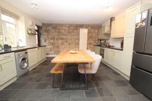Flat 2a, 113 Clewer Place, Hollins Road, Todmorden OL14 6QG