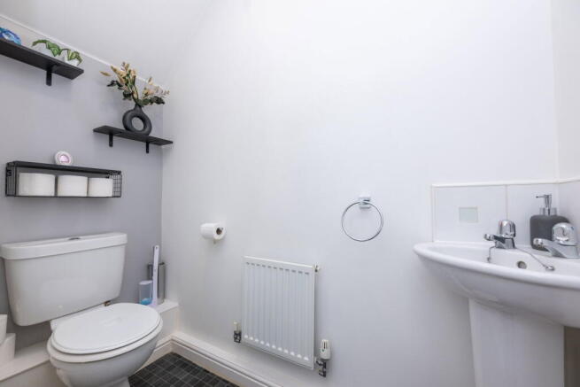4 bed Detached for sale Image 10