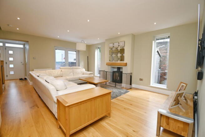 4 bed Detached for sale Image 10