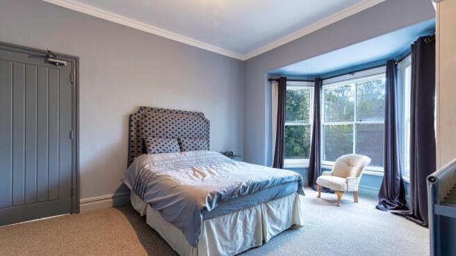 📸 Photos shown are of a similar room and are for illustrative purposes only. Room 4 is finished to a similar specification.