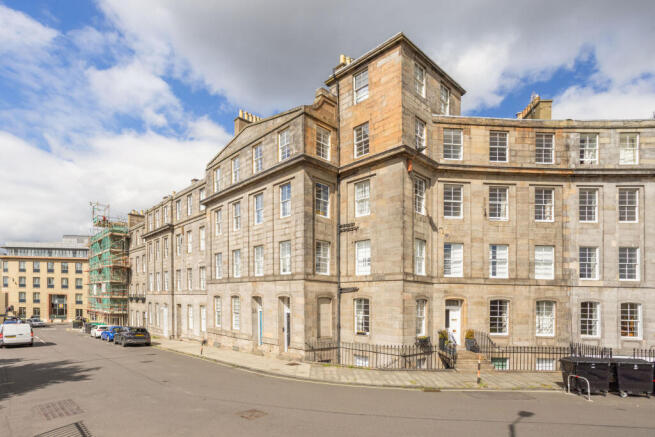 6-6 Gardners Crescent 02