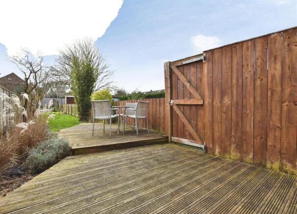07c0cdfe-garden 20deck 20a.JPG