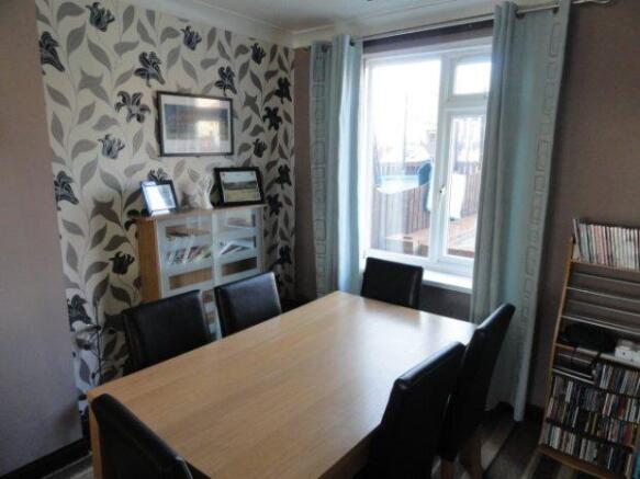 LOUNGE/DINING ROOM