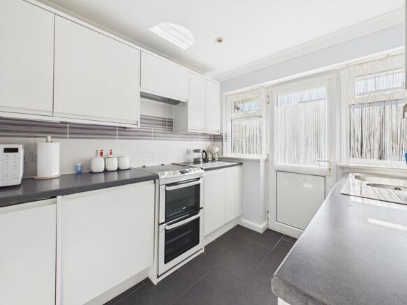Northlands Avenue, Haywards Heath, RH16 photo 4
