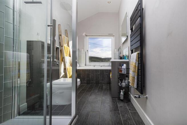 bed1ensuite1.jpg