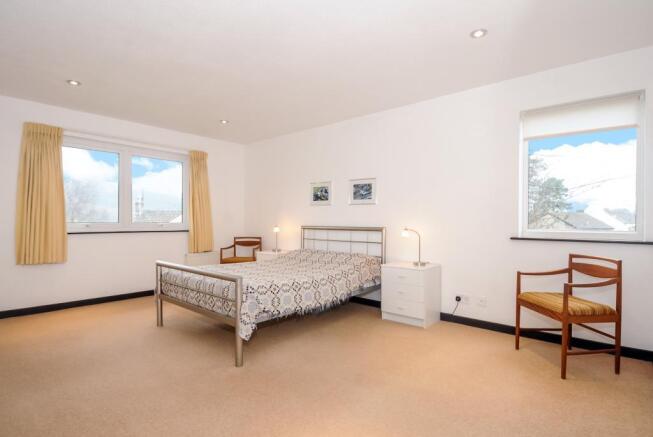 Master En-Suite Bedroom