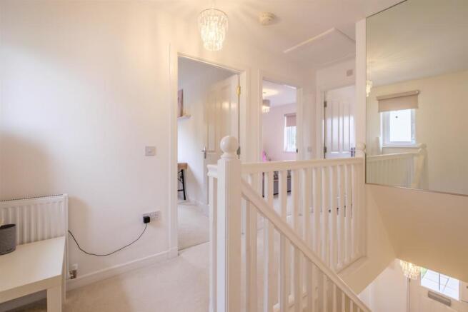 028-2_Hunterfield_Place_Carluke_ML84GY.jpg