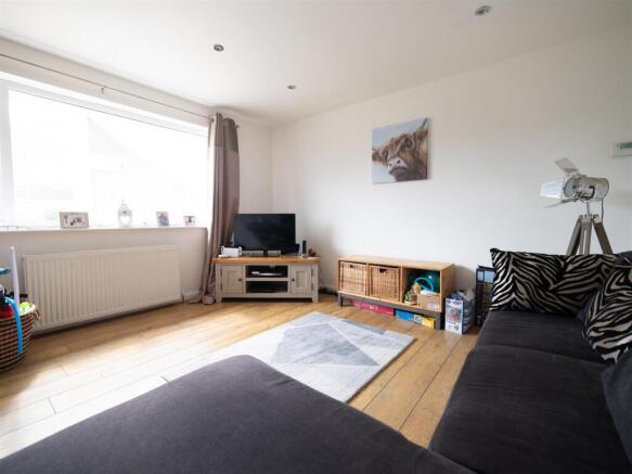 5 bed Detached for sale Image 12