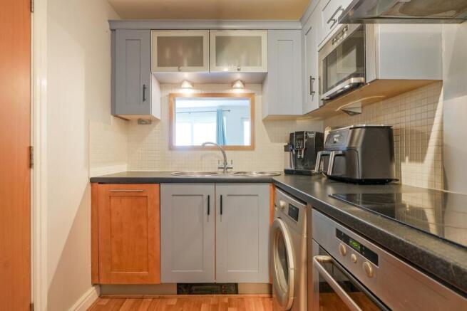 2 bed Flat for sale Image 8