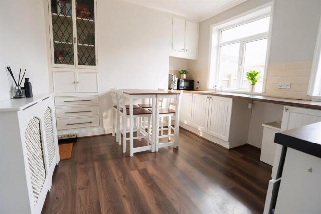 3 bed Semi-Detached for sale Image 8