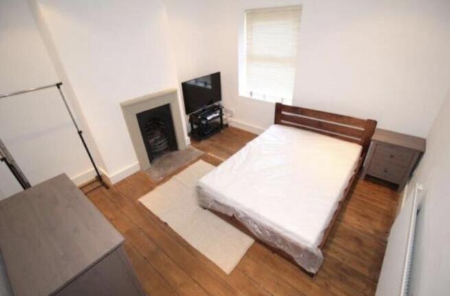 2 bed Terraced to rent Image 4