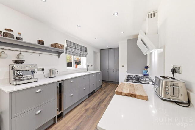 3 bed Detached for sale Image 8