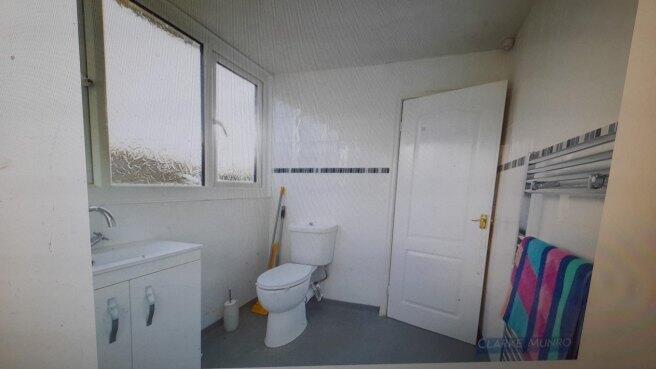 3 bed House Share to rent Image 6