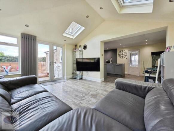 5 bed Detached for sale Image 6