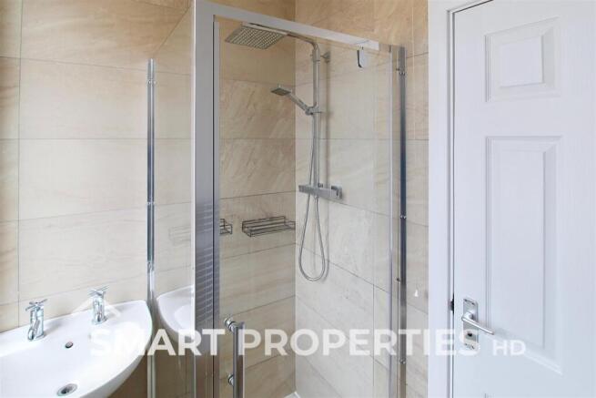 2 bed Terraced to rent Image 6