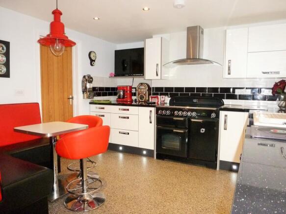 Kitchen/Breakfast...