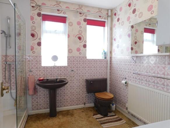 Main Shower Room 1