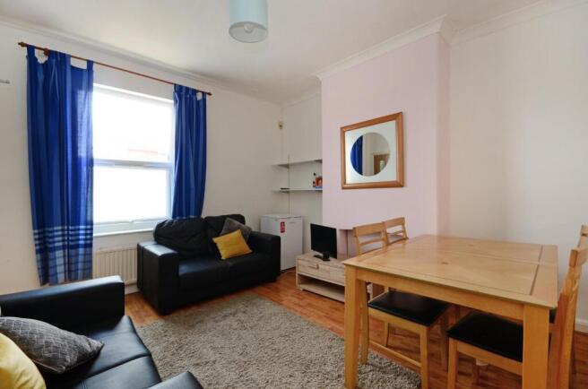 Burns Rd 4, lounge pic 2.jpg