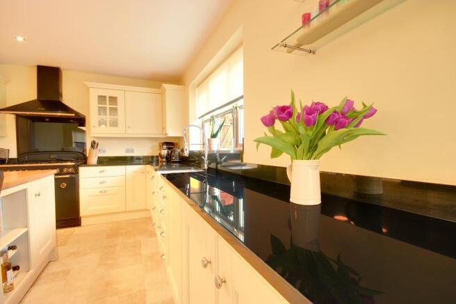 Open plan living/kitchen