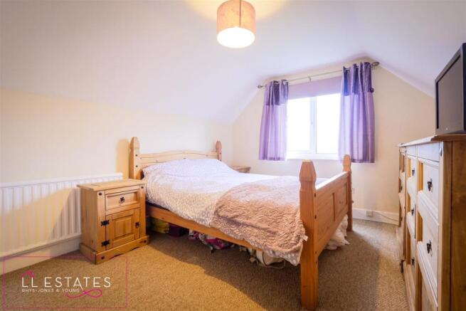 BEDROOM 1.jpg